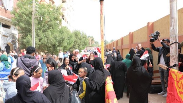 مشاركة أهالي أسوان