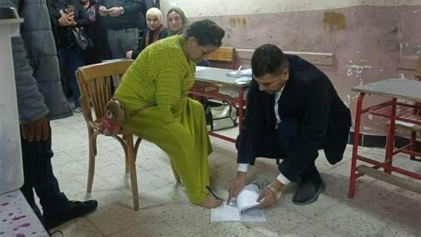 فتاة تتحدي الاعاقة