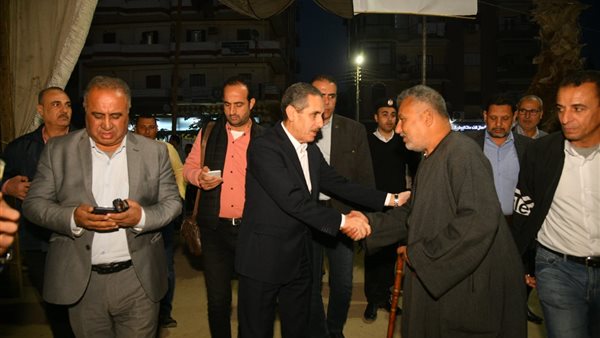 جانب من جولات المحافظ