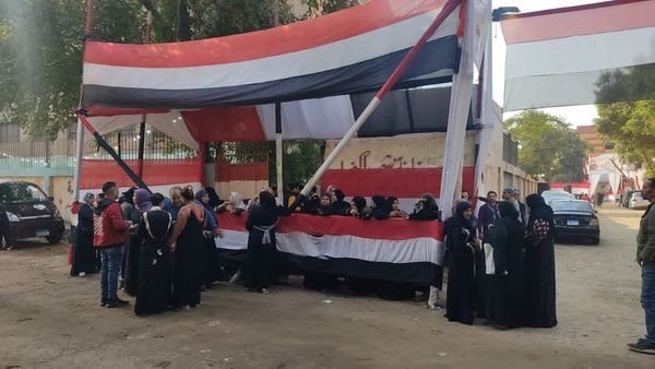 توافد المواطنين على