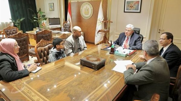 الطالب مع وزير التعليم