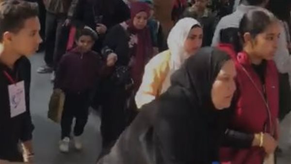 اقبال كثيف من اهالي