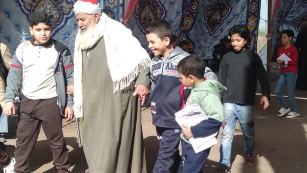 الرجل المُسن مصطحباً