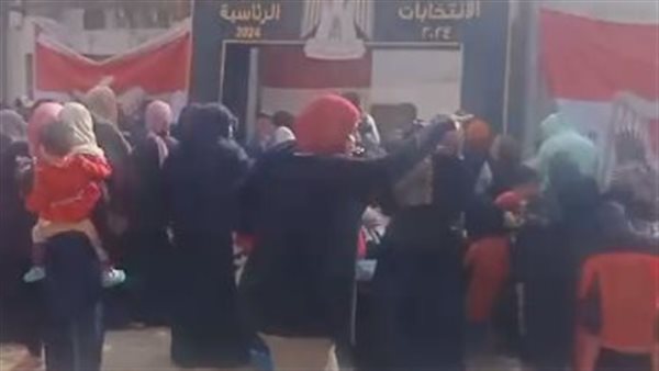 اقبال كبير أمام مدرسة