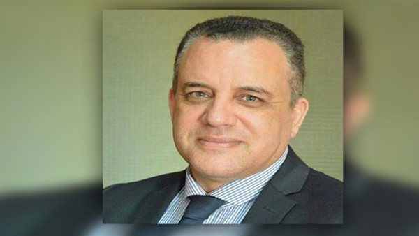 الصحفي عزت إبراهيم