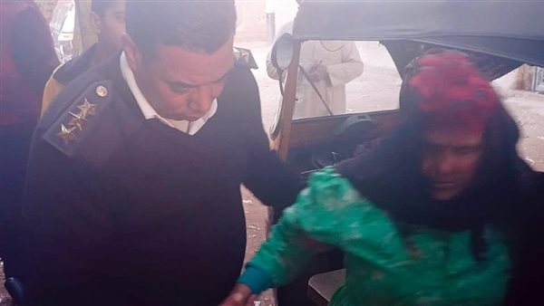 النقيب مع السيدة