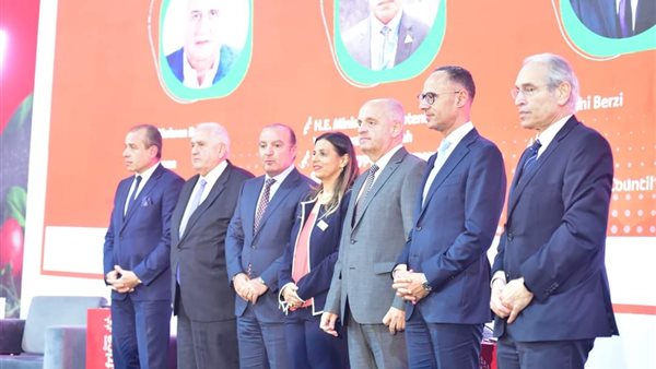 جانب من الجلسات النقاشية