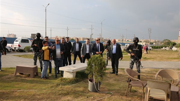 محافظ كفر الشيخ اثناء