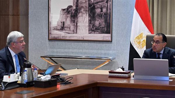 الدكتور أيمن عاشور