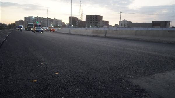 أعمال الرصف في بطريق