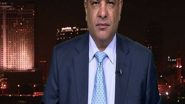 الكاتب الصحفي اشرف