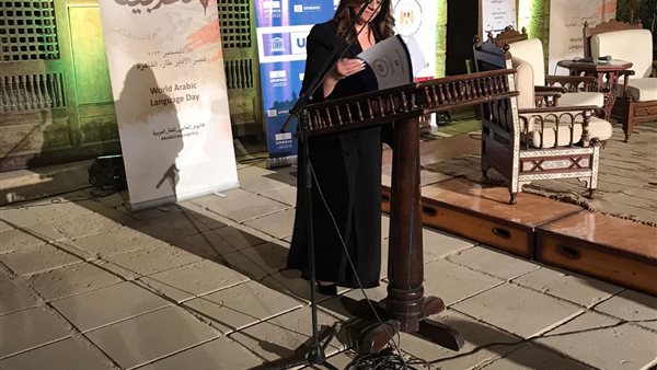 وزيرة الهجرة اثناء