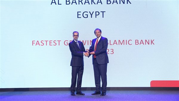 حازم بركات يستلم