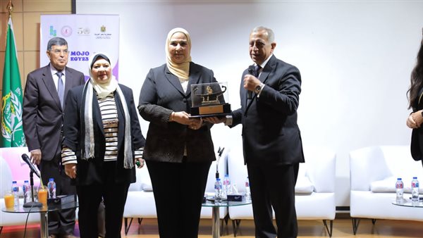  نيفين القباج - وزيرة