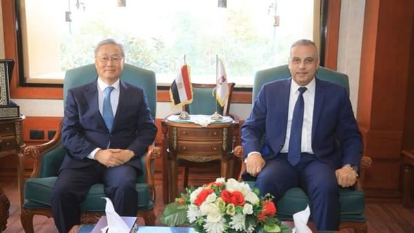 محافظ سوهاج يستقبل