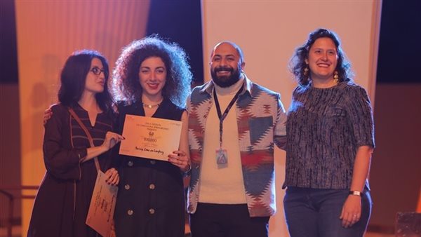 فيلم دخل الربيع يضحك