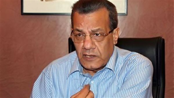 الكاتب الصحفي عادل