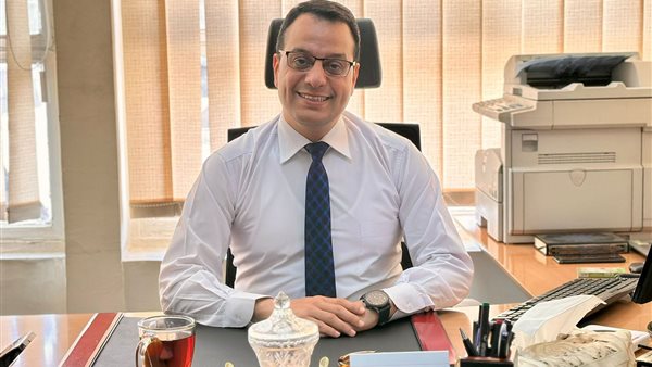 وليد عادل خبير مصرفي