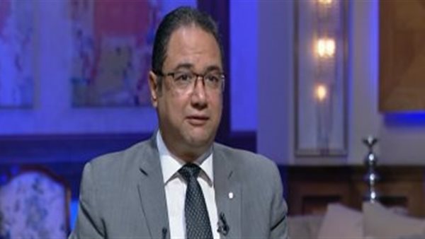  الدكتور علاء علي،