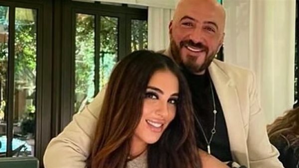 مجدي الهواري وزجته