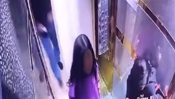 طفلتى الاسانسير 