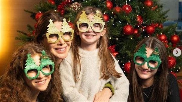 نانسي عجرم وبناتها