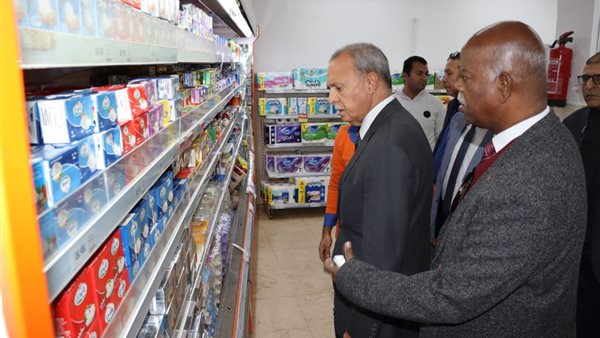 جانب من جولة المحافظ