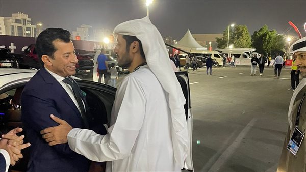 وزير الشباب يصل استاد