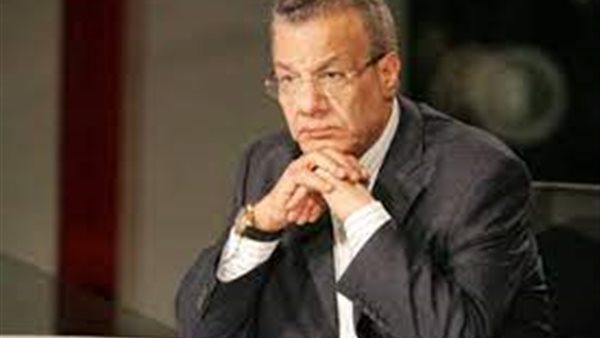  الكاتب الصحفي عادل