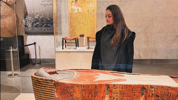 فنانة هندية 