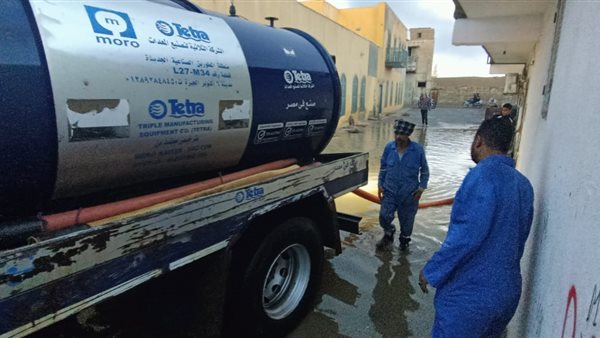 عمليات سحب مياة الامطار