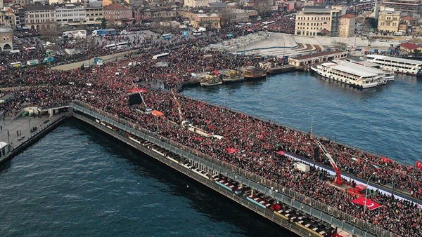 مسيرة حاشدة تضامنا