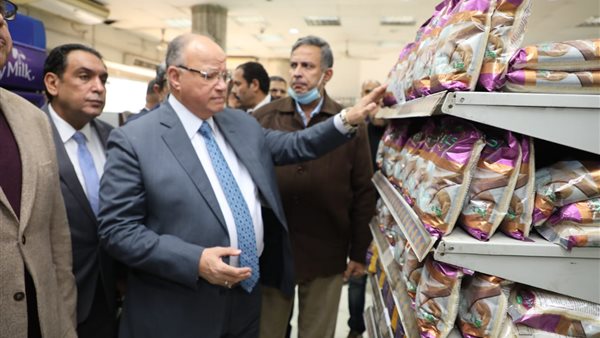 محافظ القاهرة خلال