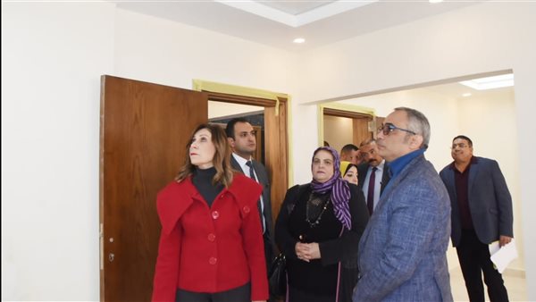 وزيرة الثقافة 