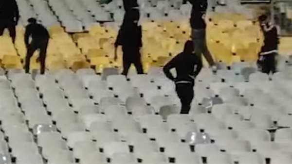 كراسي وحنفيات ومحابس