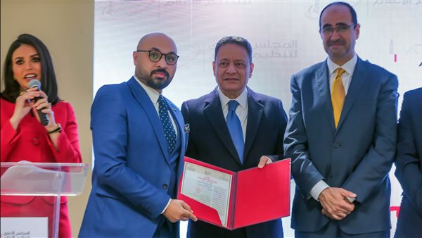 حازم عادل رئيس تحرير