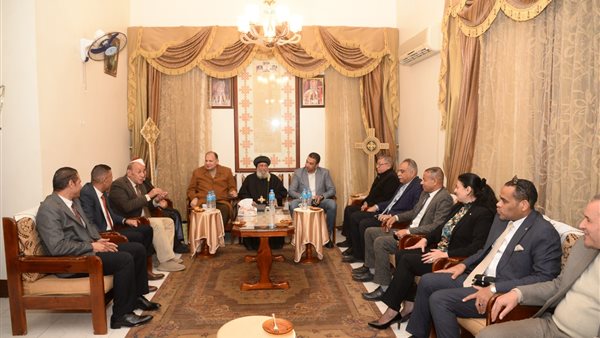 اثناء زيارة محافظ