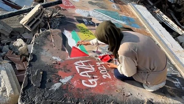 اللوحة الجدارية للفنانة