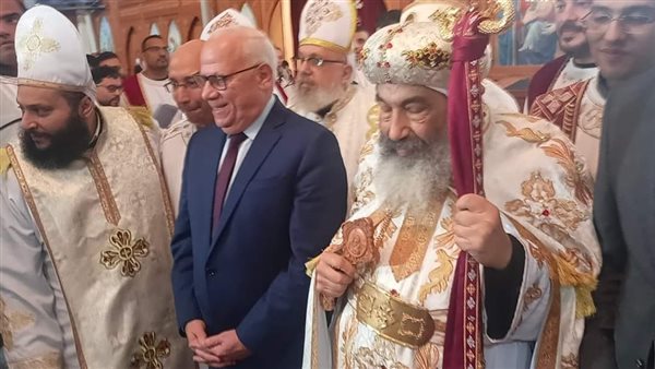 محافظ بورسعيد يهنىء