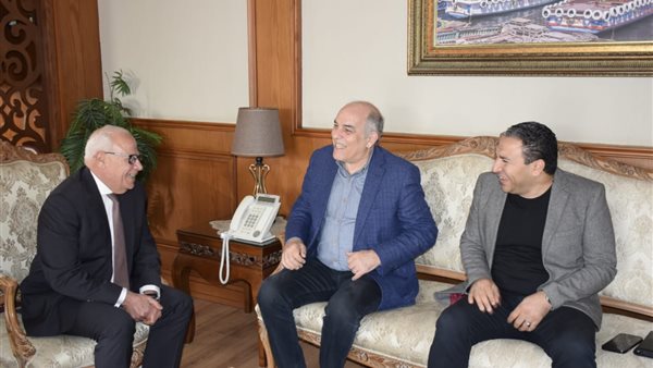 محافظ بورسعيد يلتقي