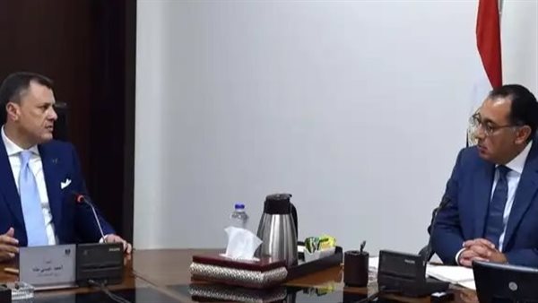 رئيس الوزراء  مع