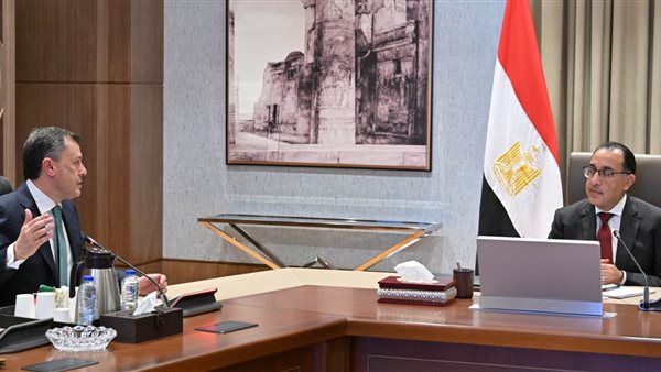 مصطفي مدبولي يجتمع