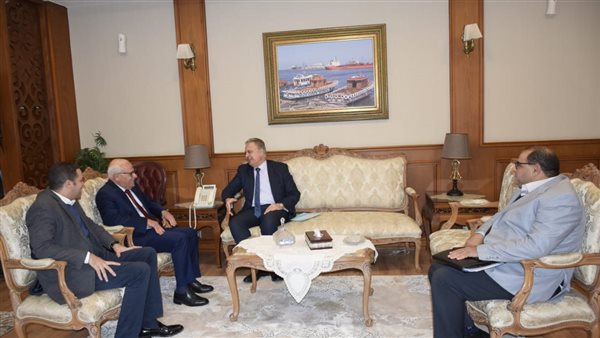 محافظ بورسعيد يستقبل