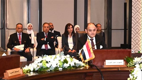 وزير الصناعة  خلال