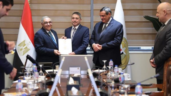 وزير التنمية المحلية