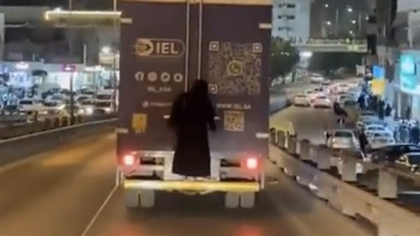 السيدة والسيارة 