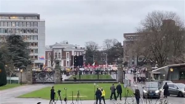 مظاهرات أمام العدل