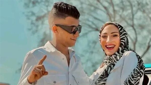 زوجة عصام صاصا بالحجاب