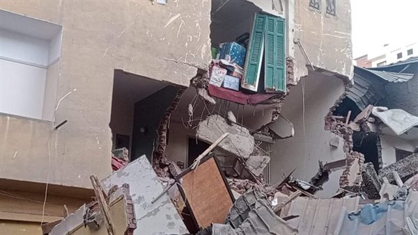 انهيار منزلين في