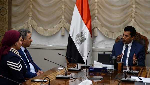 وزير الشباب والرياضة